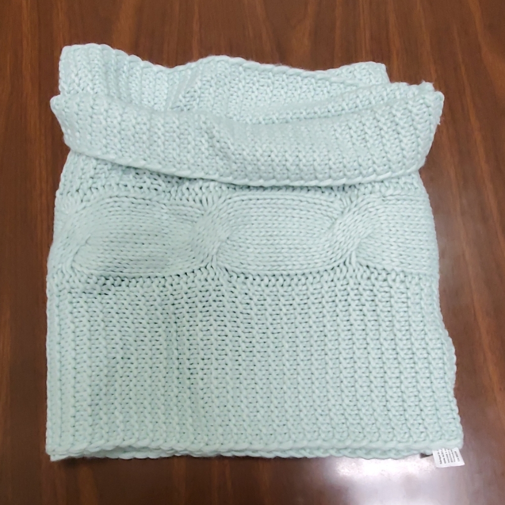Lt blue knit infinity scarf